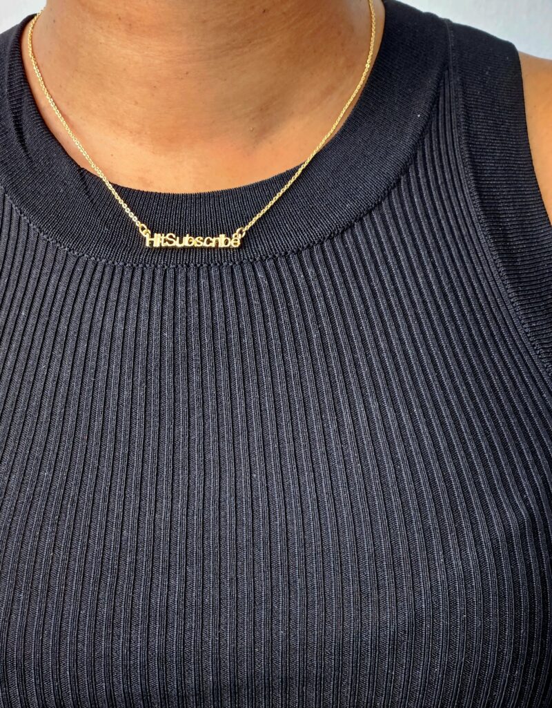 Collier avec slogan" hit-subscribe "- Doré – Image 2