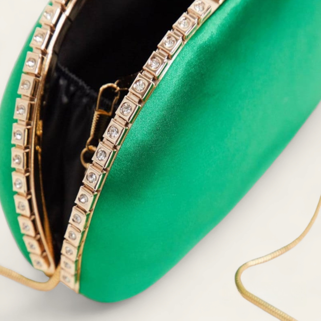 Pochette - Clutch en demi-lune satin ornée de cristaux- Vert