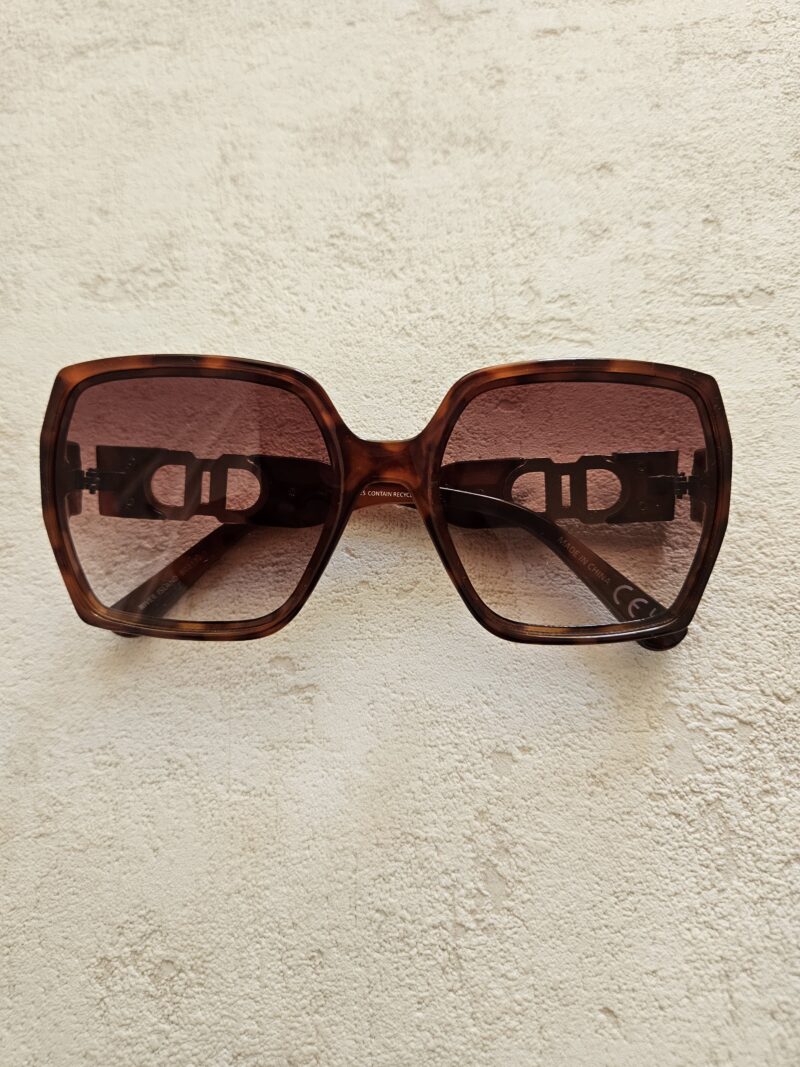 Lunettes de soleil carrées oversize - Écaille de tortue – Image 2